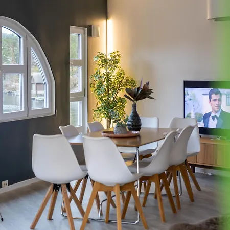 Floating Hotel na wodzie