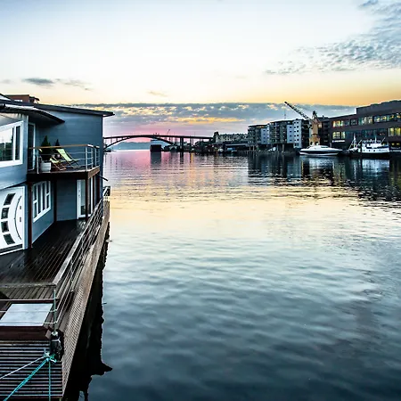 Hotel na wodzie Floating 4*