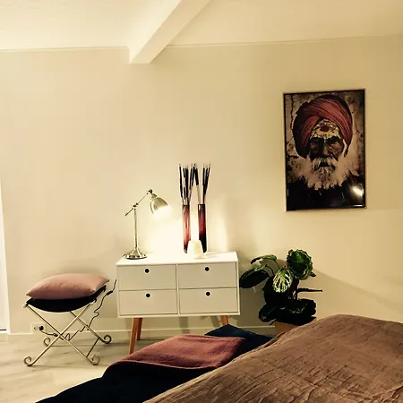 Floating Hotel na wodzie