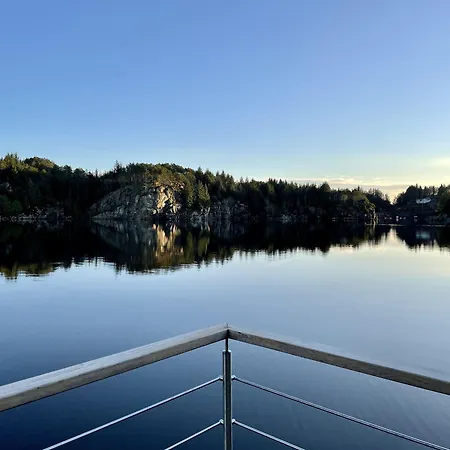 Floating Hotel na wodzie 4*