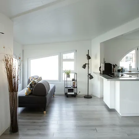 Floating Hotel na wodzie